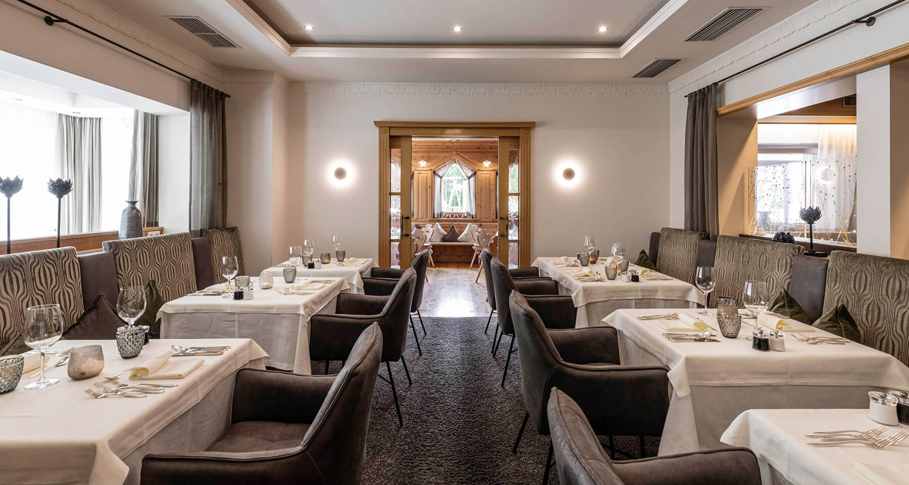 Bildergalerie - Impressionen - Genuss Speisesaal mit Tischen - Mein Matilhof