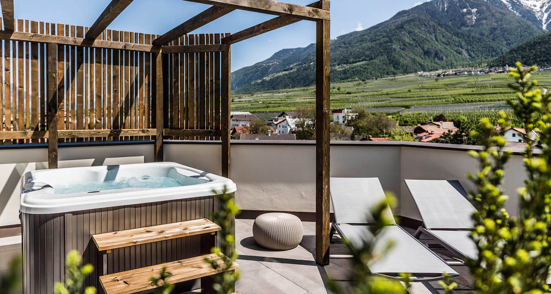 Bildergalerie - Impressionen - Terrasse mit Whirlpool & Liegen - Matill