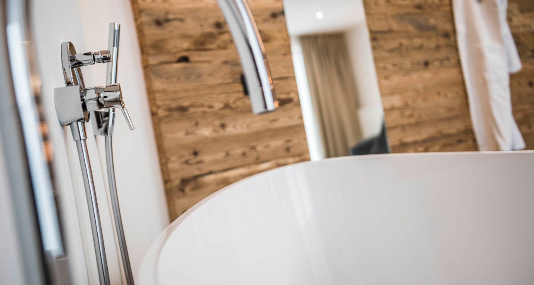 Rooms & Suites - SPA Suite Bathtub - Matill
