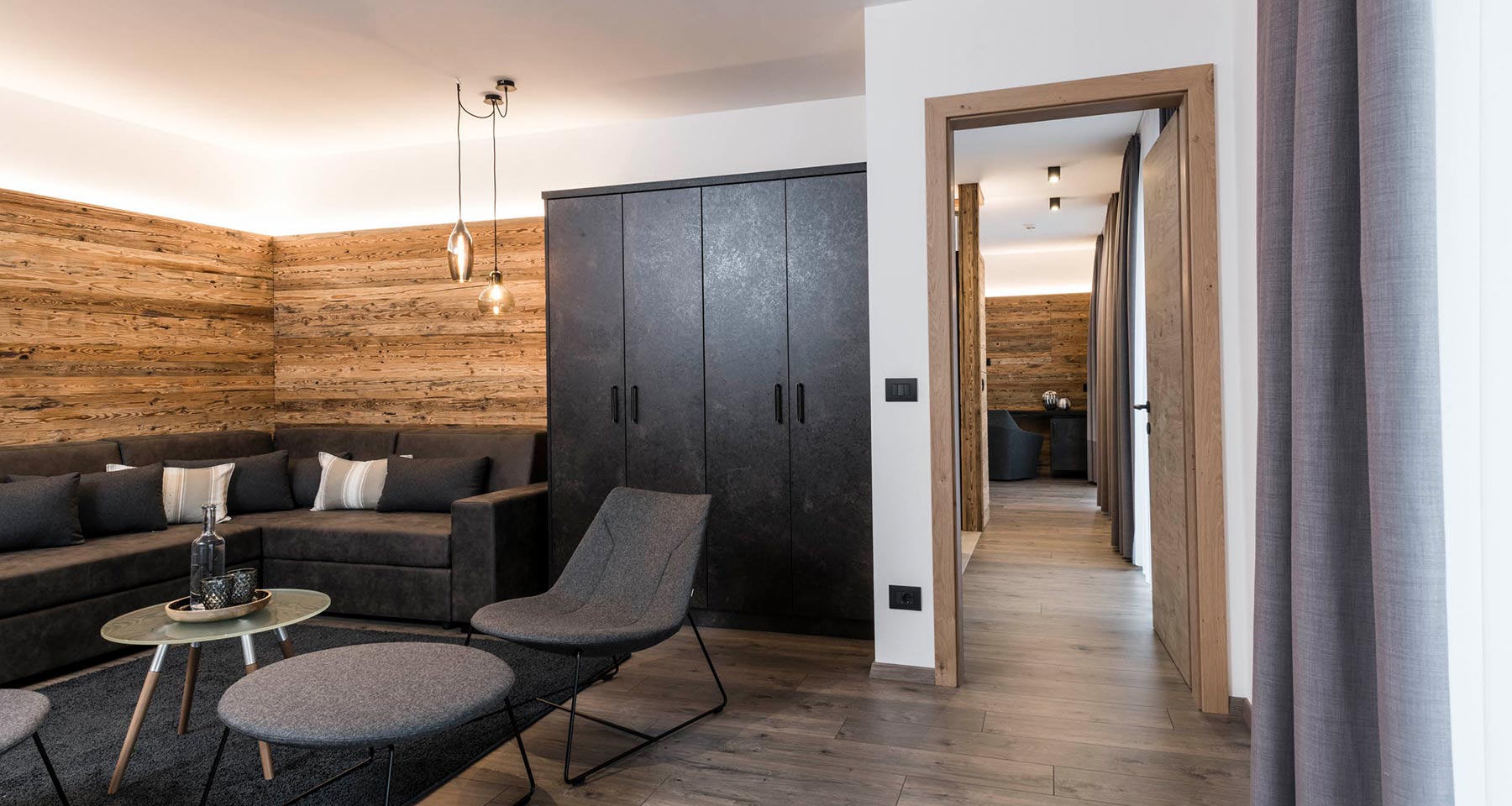 Rooms & Suites - Suite Wellness-Deluxe View of the wardrobe - Matill
