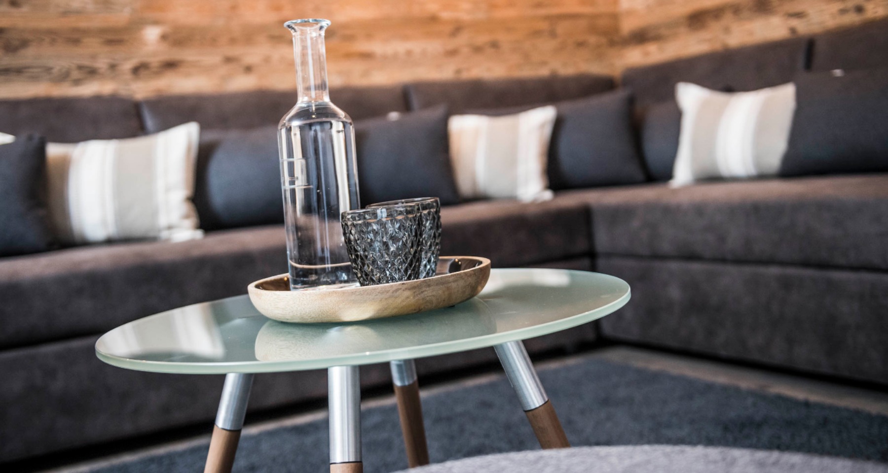 Rooms & Suites - Suite Wellness-Deluxe Carafe and two glasses - Matill
