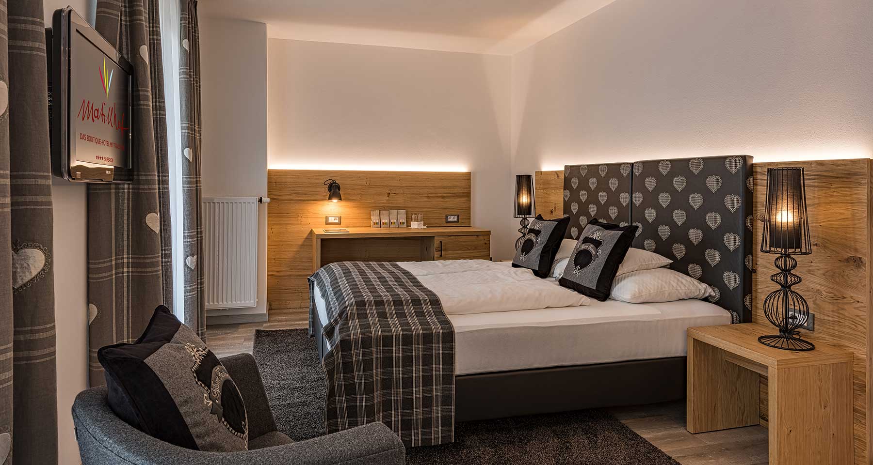 Rooms & Suites - room Morgenrot - bedroom - Matill