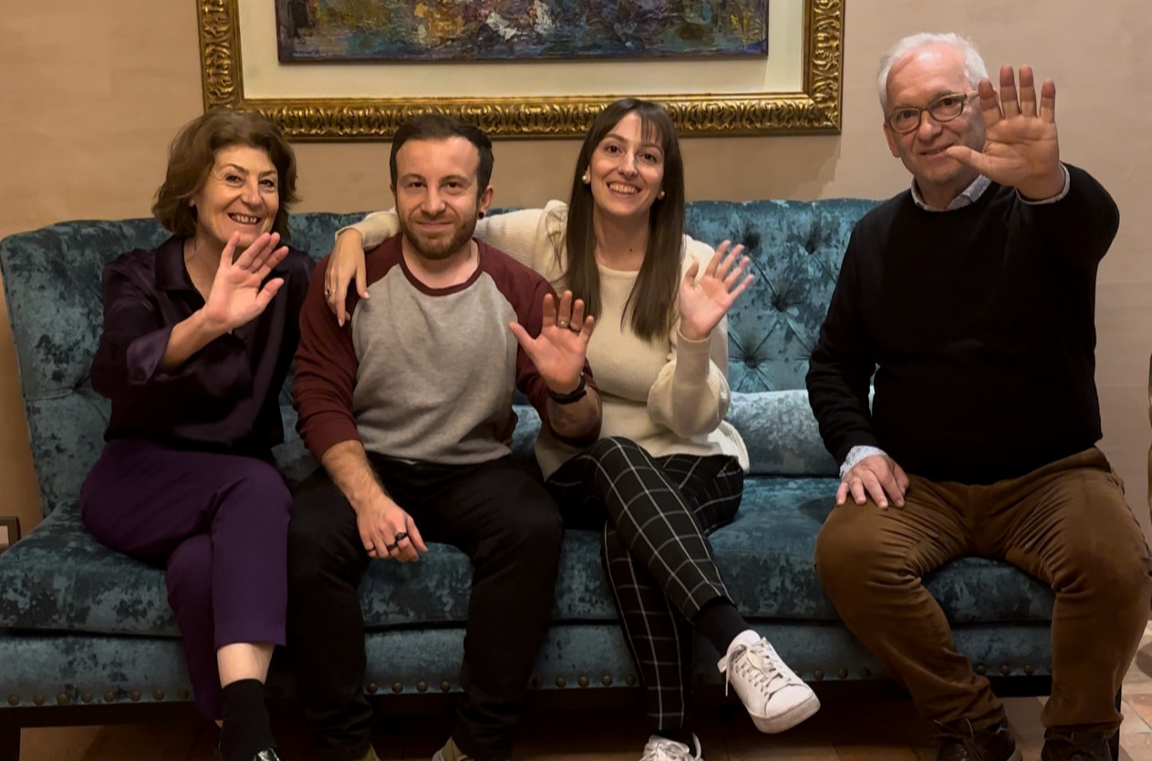 Saisonsende - Pfiat enk - Gruppe von Personen feiert - Matill