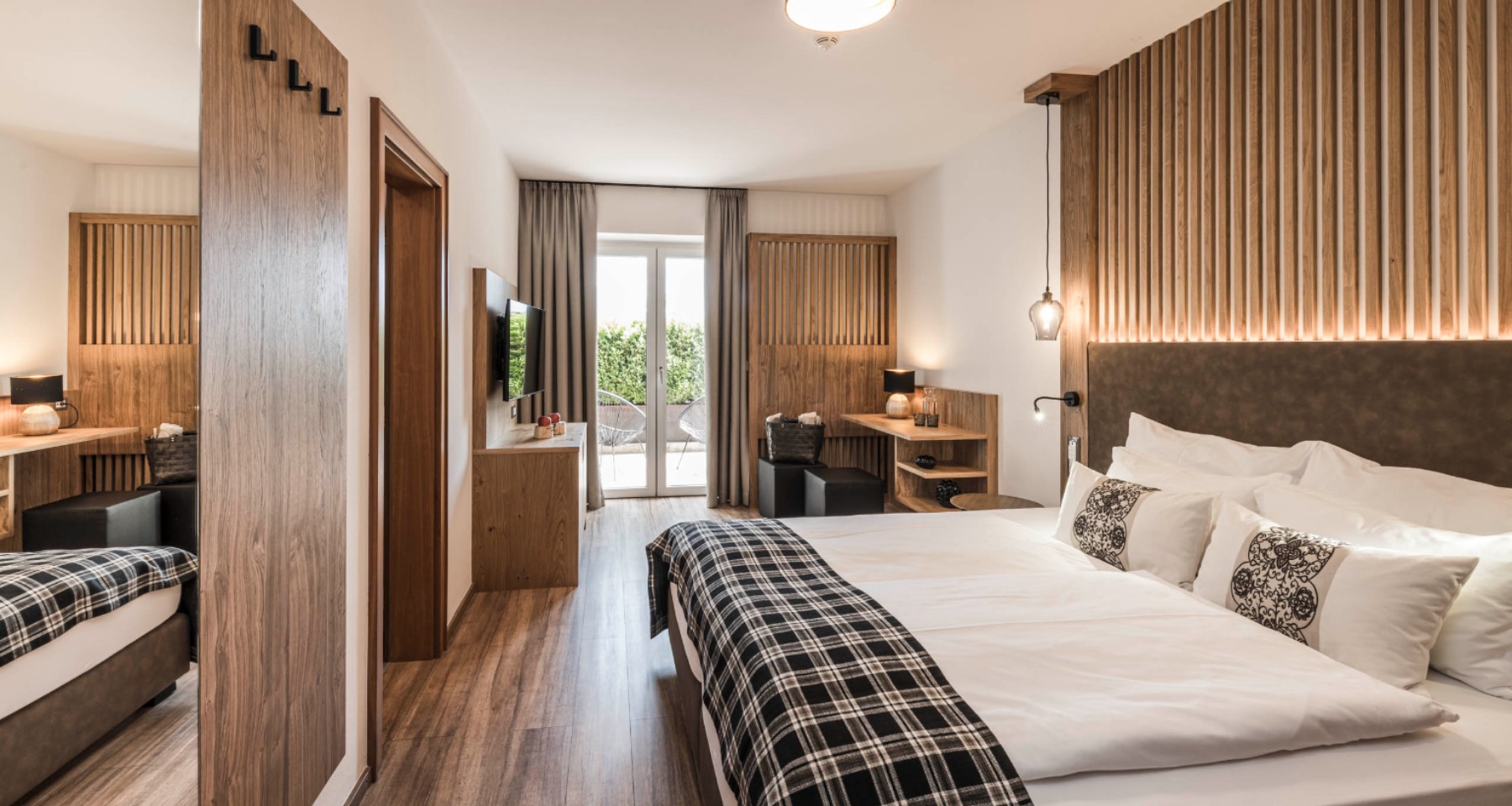 Rooms & suites - Room Morgenrot - interior view - Matill