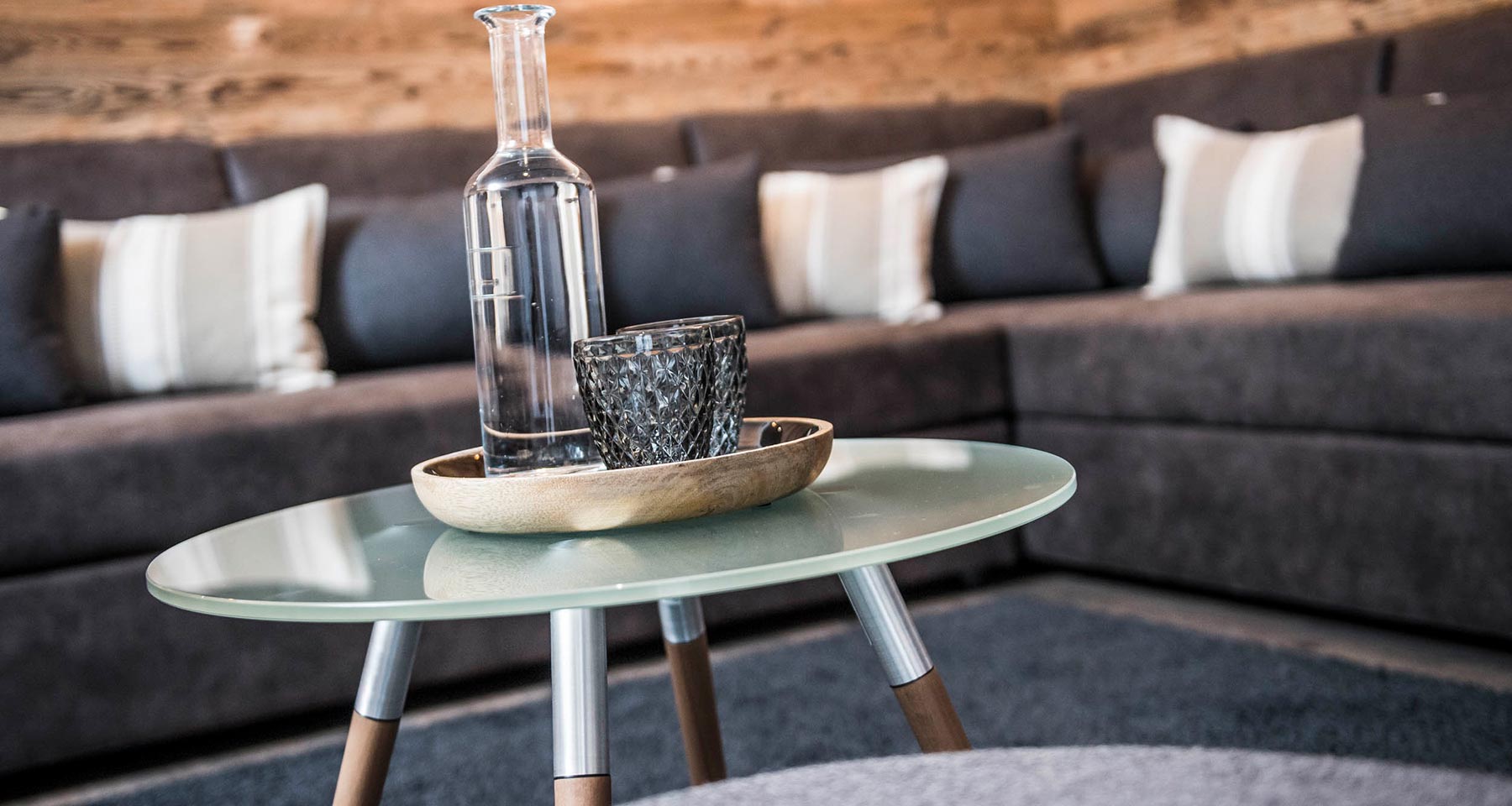 Bildergalerie - Suite Familien Penthouse - Tisch mit Getränk - Matill