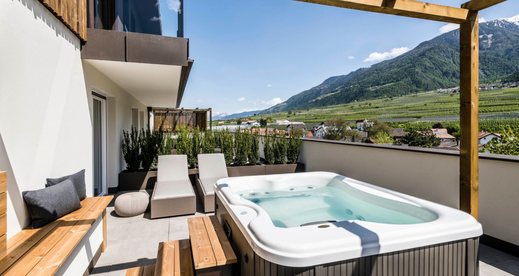 Bildergalerie - Suite Wellnessdeluxe - Whirlpool auf Terrasse - Matill