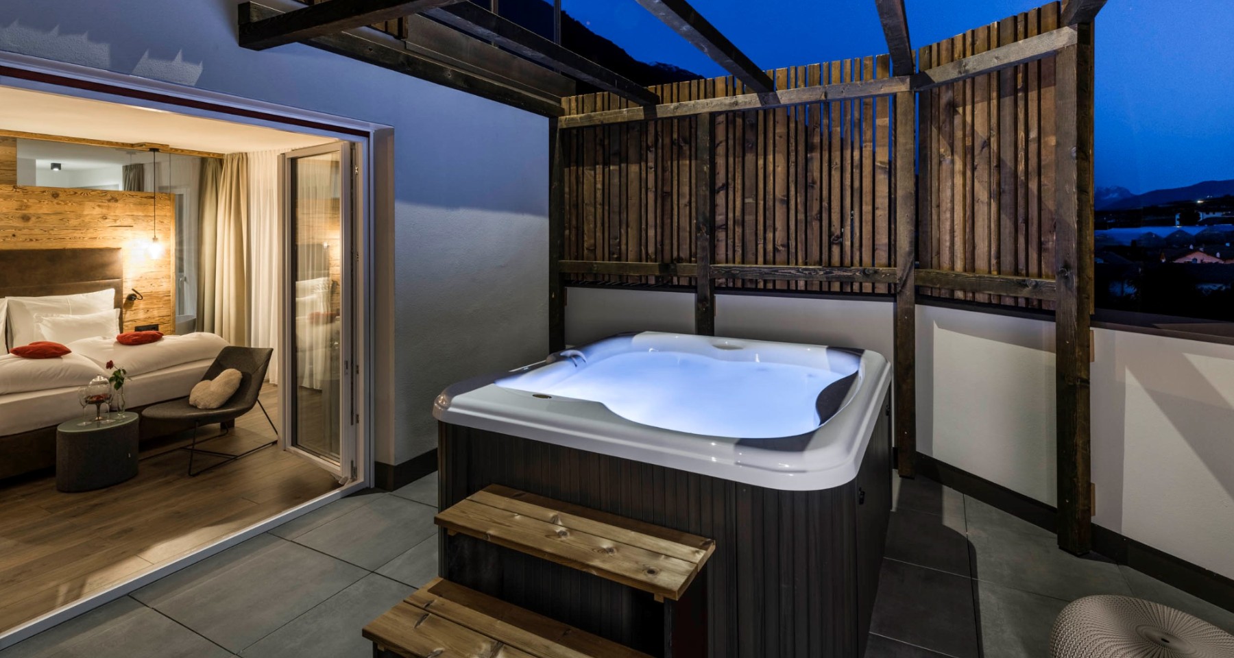 Bildergalerie - Meine Zeit - Blick auf den Whirlpool am Abend - Matill